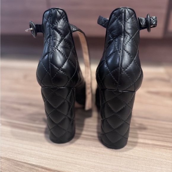 Gianvito Rossi Italy "Greta" Black Quilted Leather Pumps size 37.5 - Picture 5 of 7